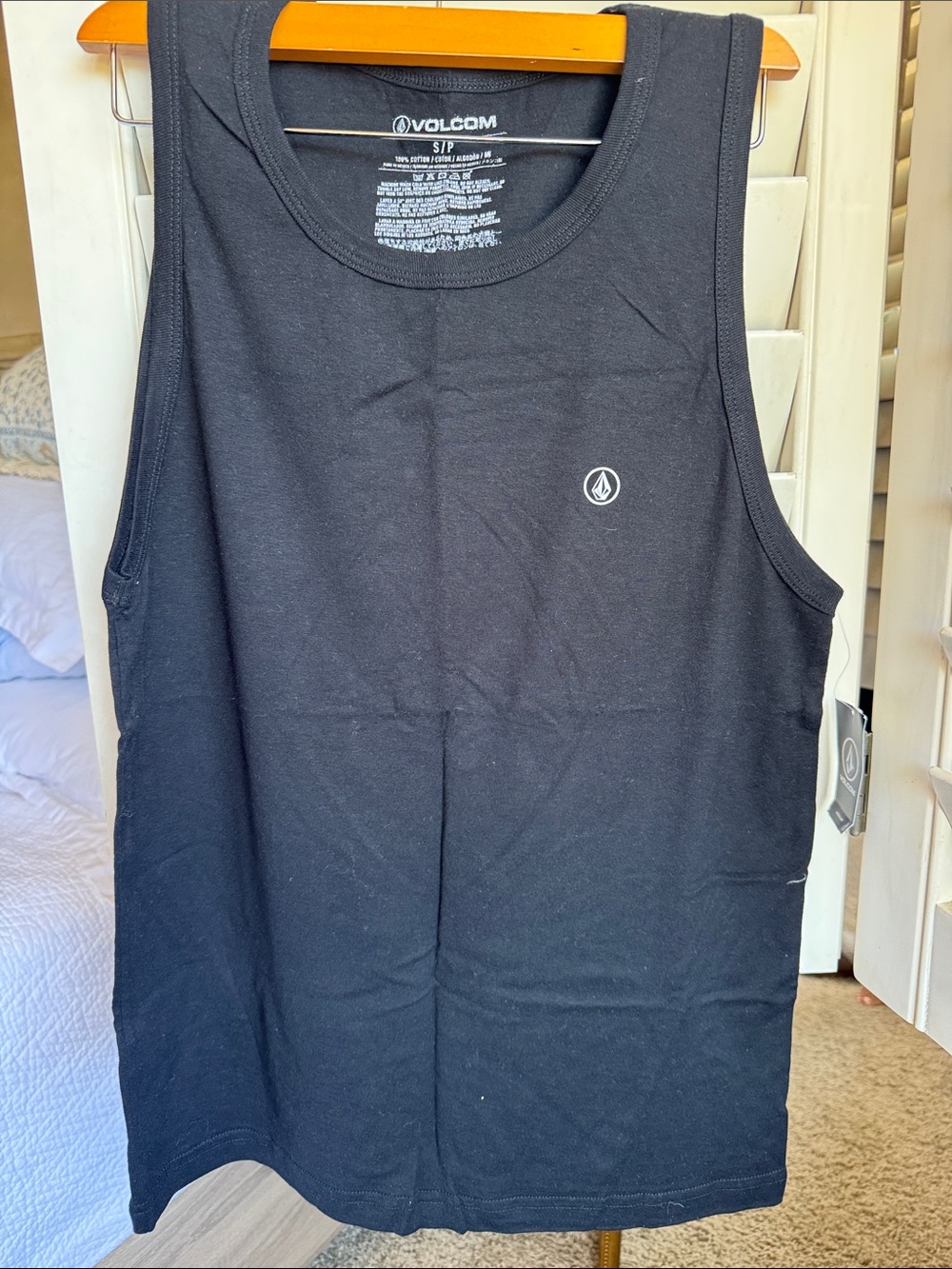 NWT men’s small Volcom muscle tank black